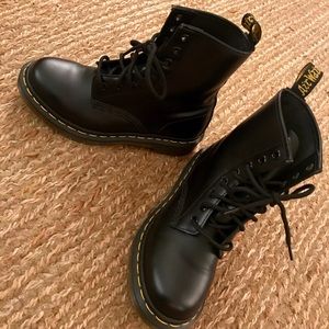 Dr. Martens- Black 🖤