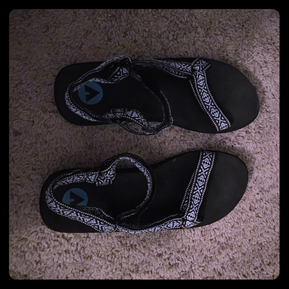CHACO LIKE Velcro sandals