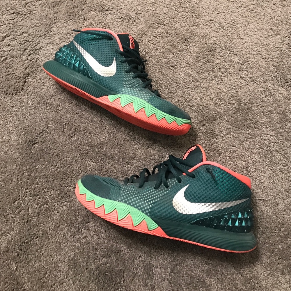 Size 11 Nike Kyrie 1 Fly Trap