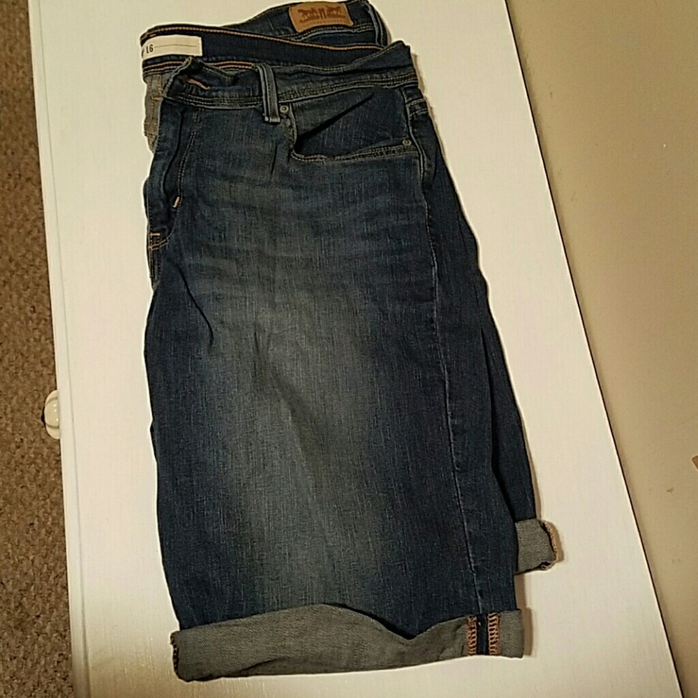 Levi jean shorts