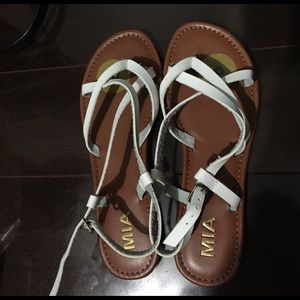 Strap sandals