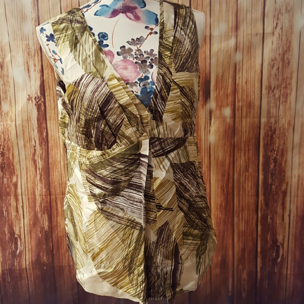 *REDUCED* Silky sleeveless top