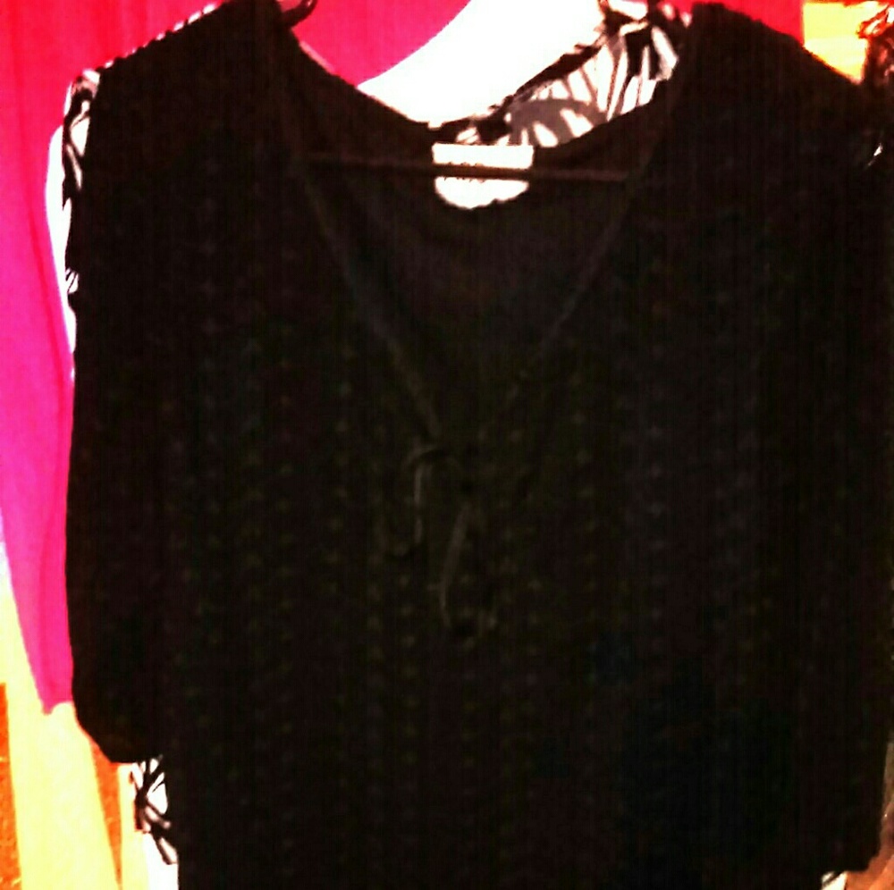 Tops - Picture 4 of 4