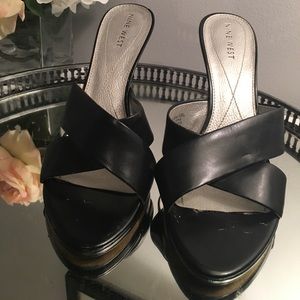 Nine West black chunky sandal