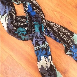 Vera Bradley Soft Fringe Scarf in Camofloral