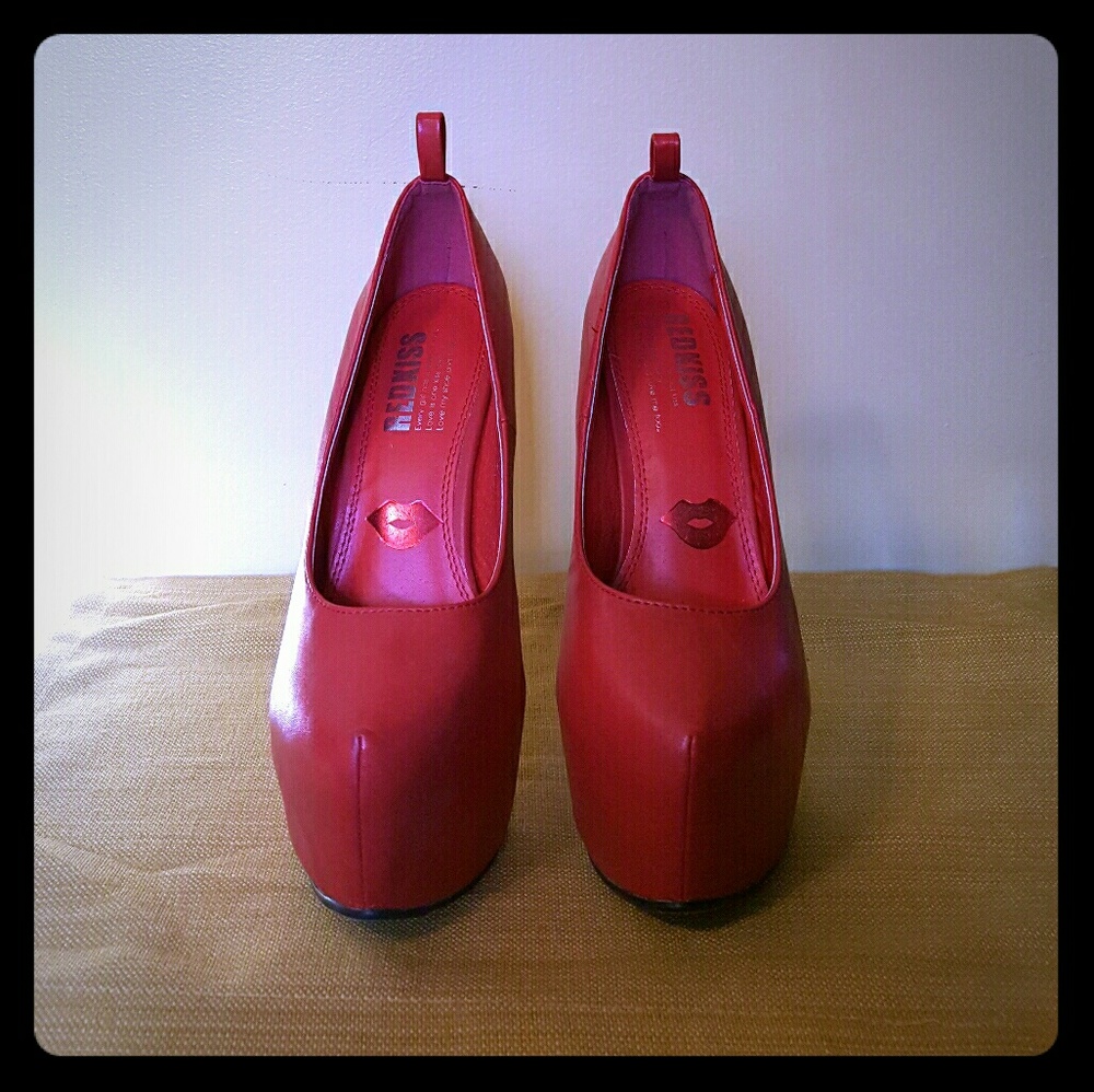 RedKiss Nicole Size 7