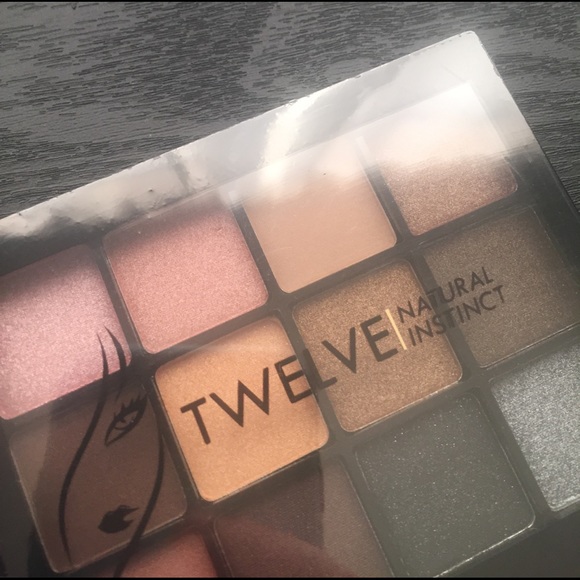 Eyeshadow Palette - Picture 2 of 4