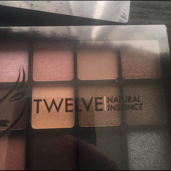 Eyeshadow Palette - Picture 4 of 4