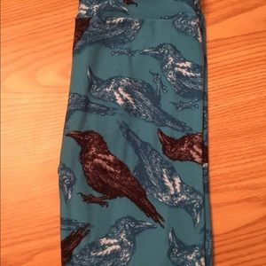 Lularoe OS Black Ravens Leggings