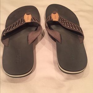 LL Bean Women's Size 8 Brown Polka Dot flip flops
