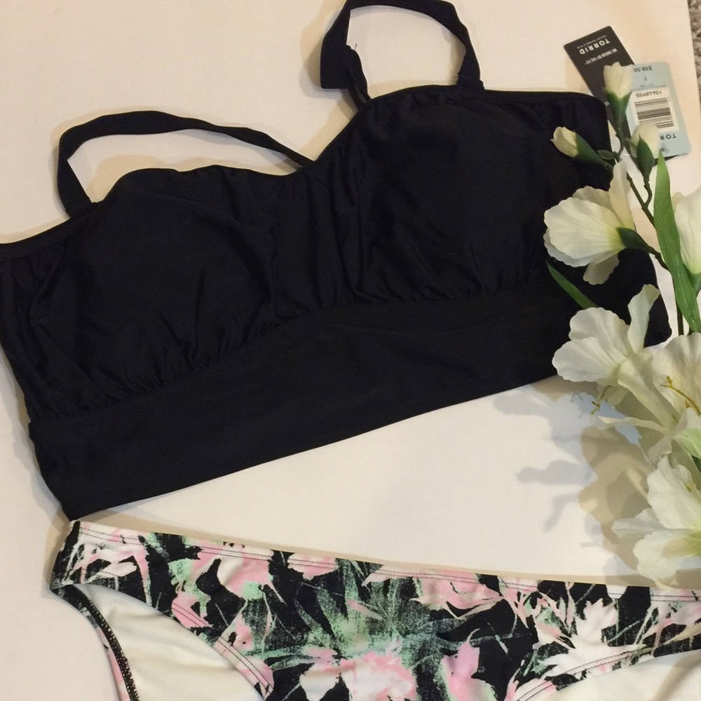 🆕 Torrid Bikini Top NWT