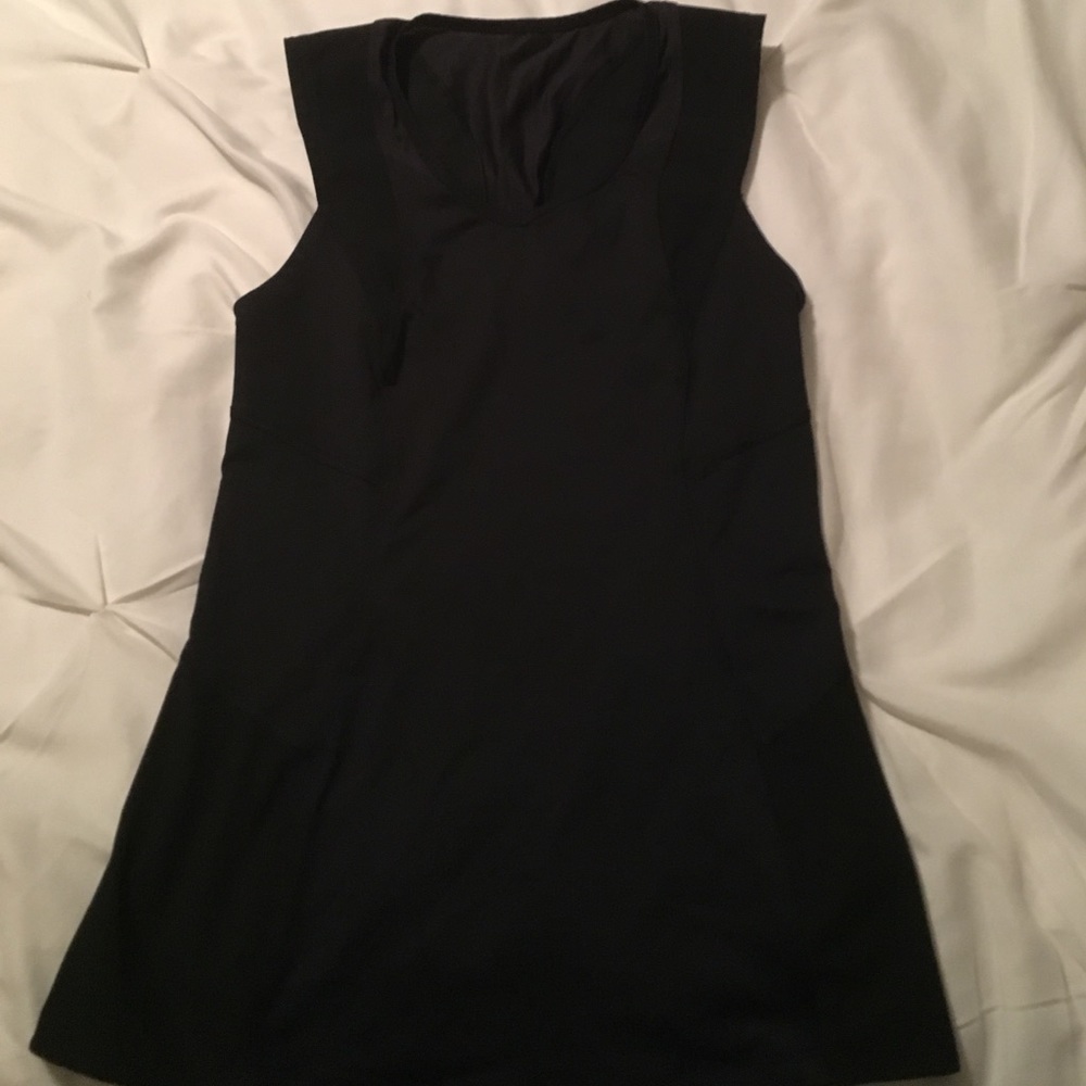 Black v neck lululemon tank size 4