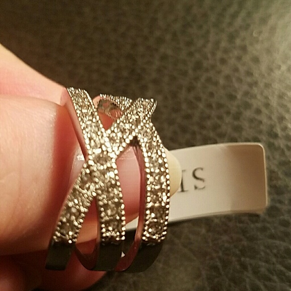 Size 9 Ladies Ring - Picture 2 of 3