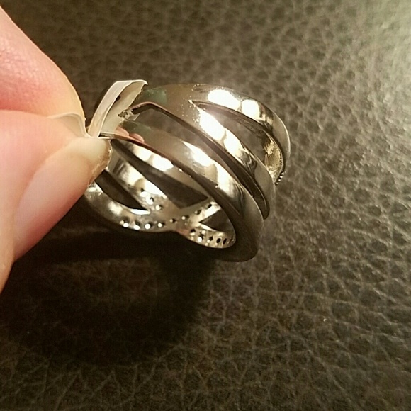 Size 9 Ladies Ring - Picture 3 of 3