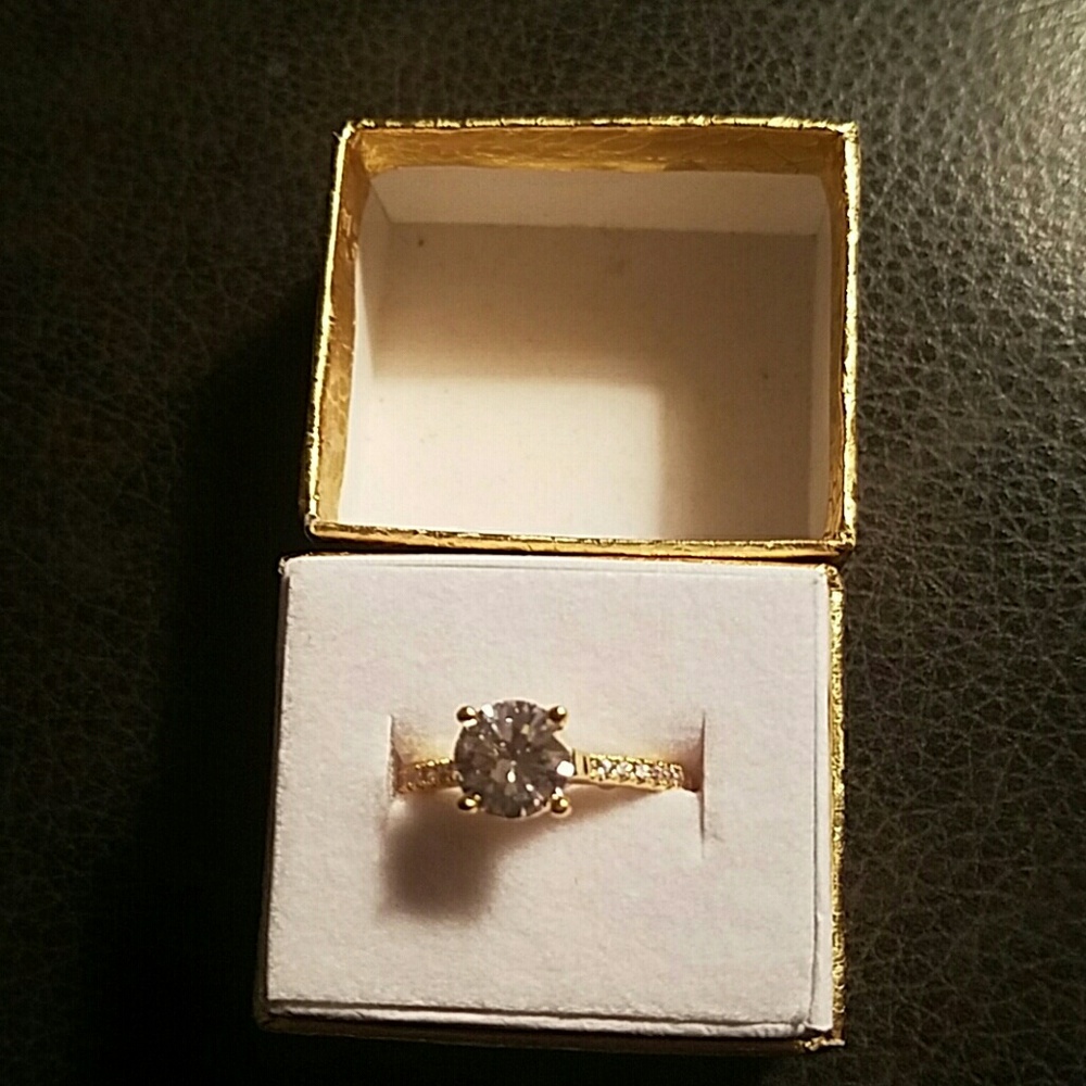 Size 9 Ladies Solitaire Ring
