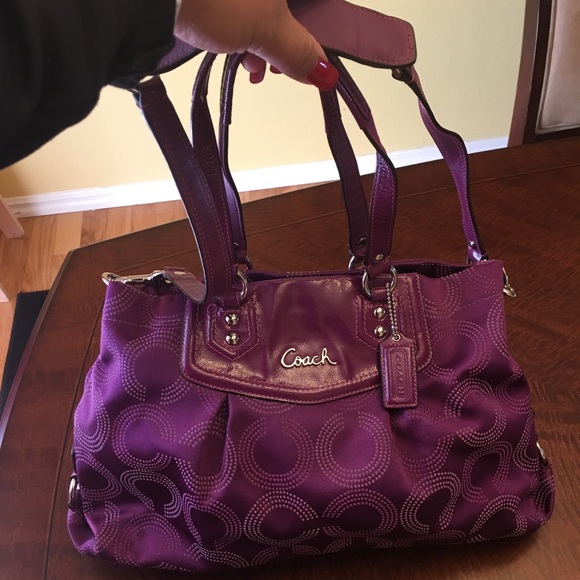 ** SOLD ** Coach shoulder bag - Picture 1 of 4