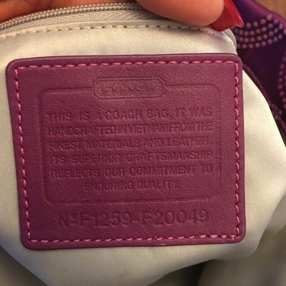 ** SOLD ** Coach shoulder bag - Picture 3 of 4