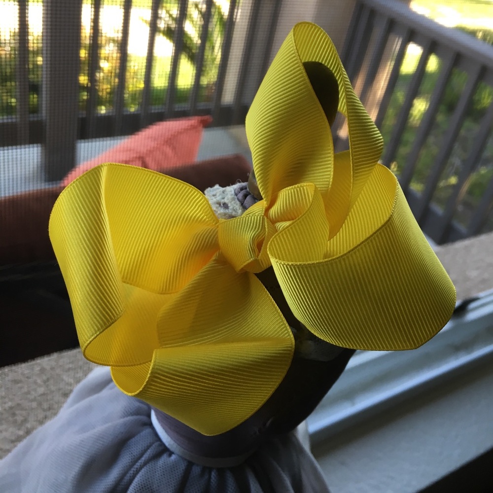 🚨SUPER SALE Yellow twisty Bow🚨