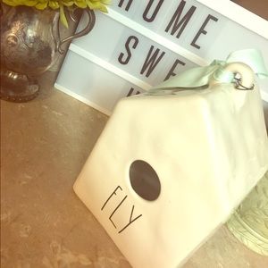 Rae Dunn "Fly" birdhouse🍋