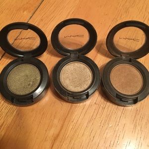 MAC eyeshadow lightly used in great condition!
