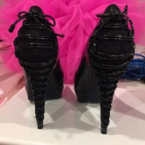 Rachel Roy black pumps 👠