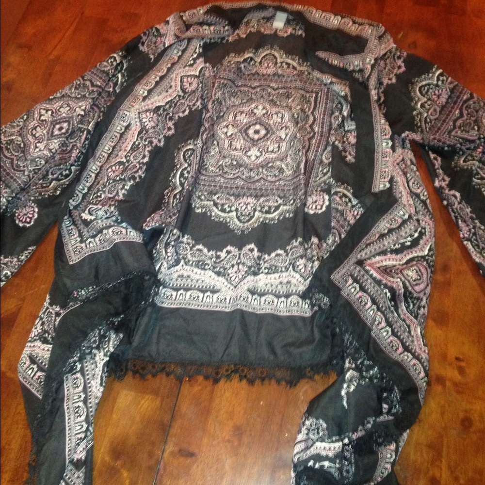 Silk tapestry style kimono with black lace