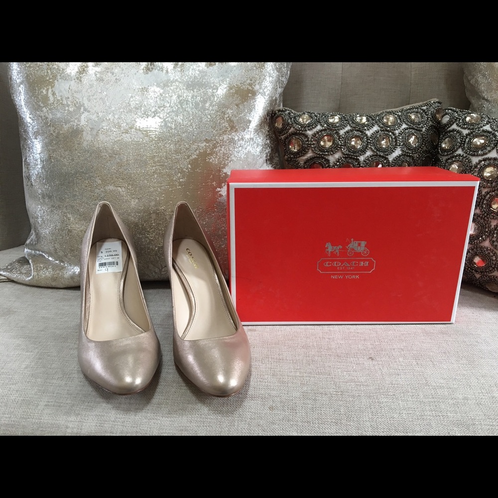 Coach Pumps