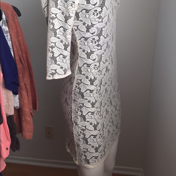 Cream lace dress - Picture 4 of 8