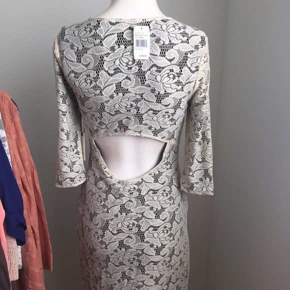 Cream lace dress - Picture 5 of 8