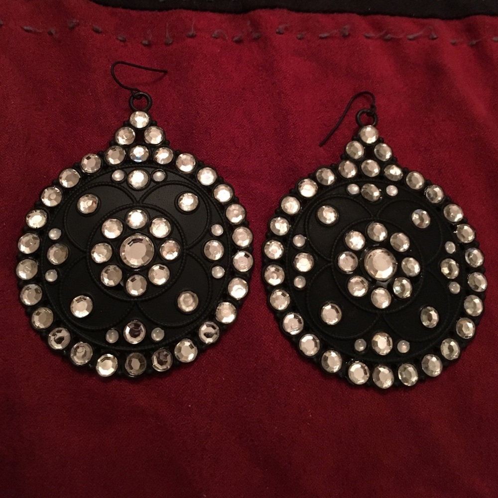 Metal diamond earrings