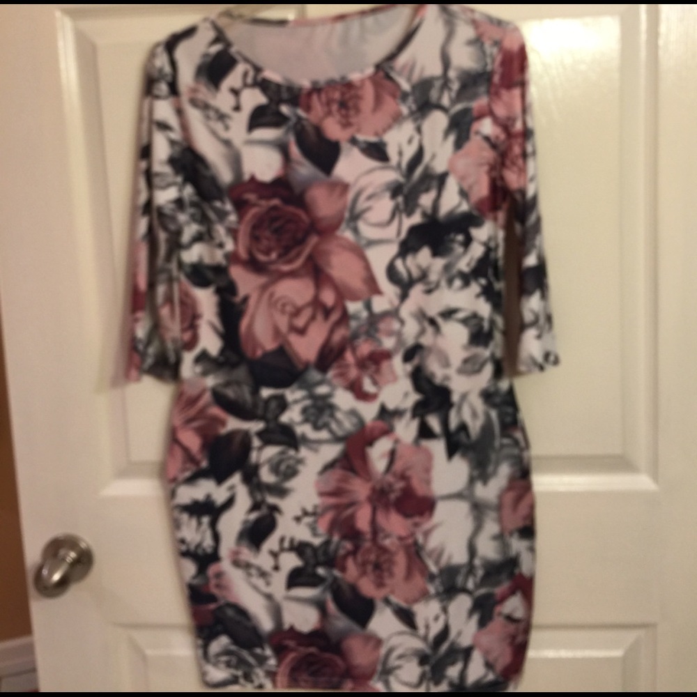 3/4 sleeve dress with pockets.