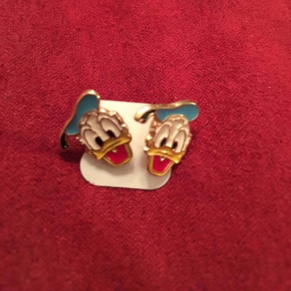 Donald Duck Studs