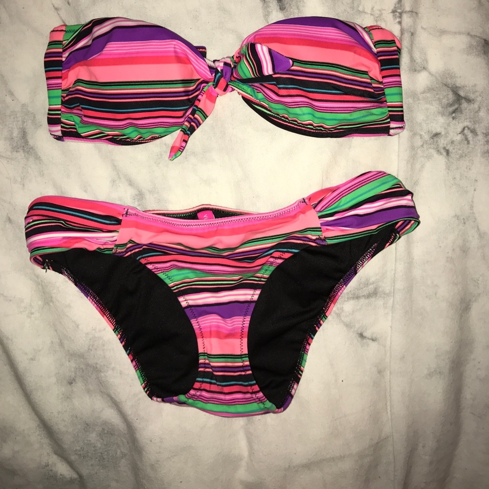 Victoria's Secret Swim Suit. (XS bottoms, S top)