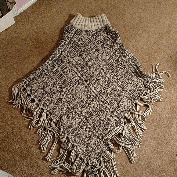 Turtleneck poncho - Picture 1 of 2