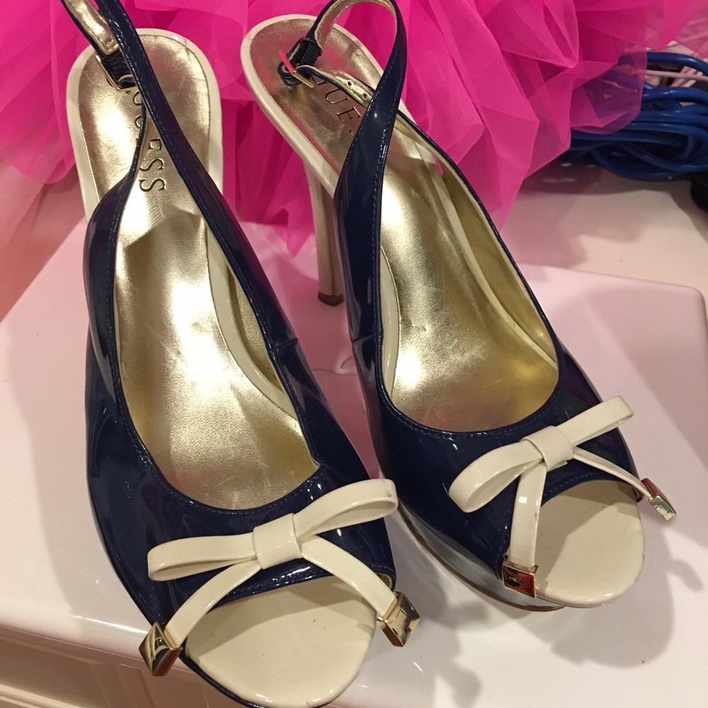 Guess white and blue 👠