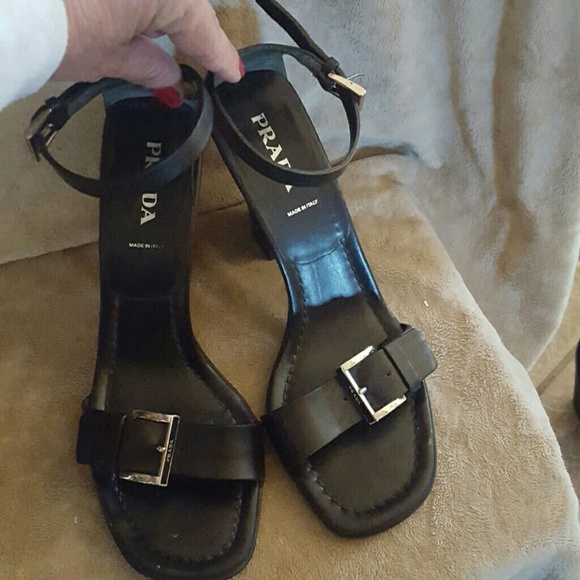 PRADA - Picture 2 of 4