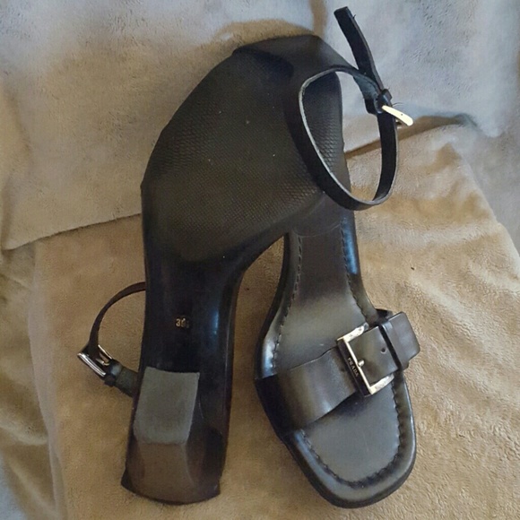 PRADA - Picture 4 of 4