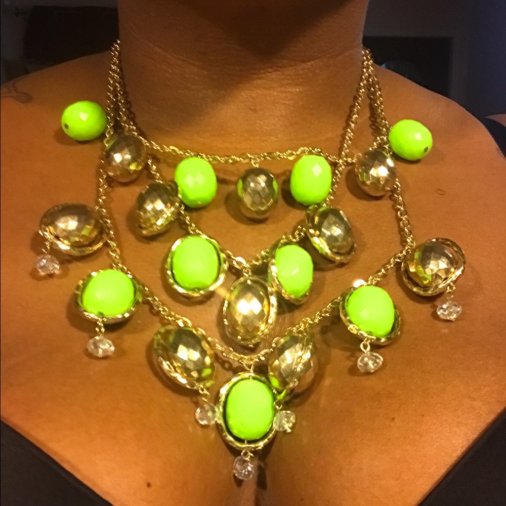 NWOT Necklace & Earring Set