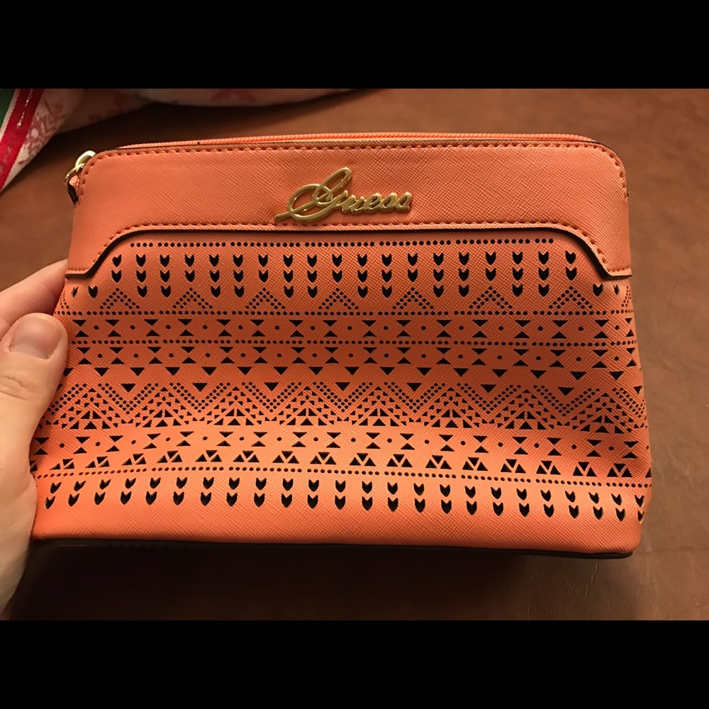 Guess clutch