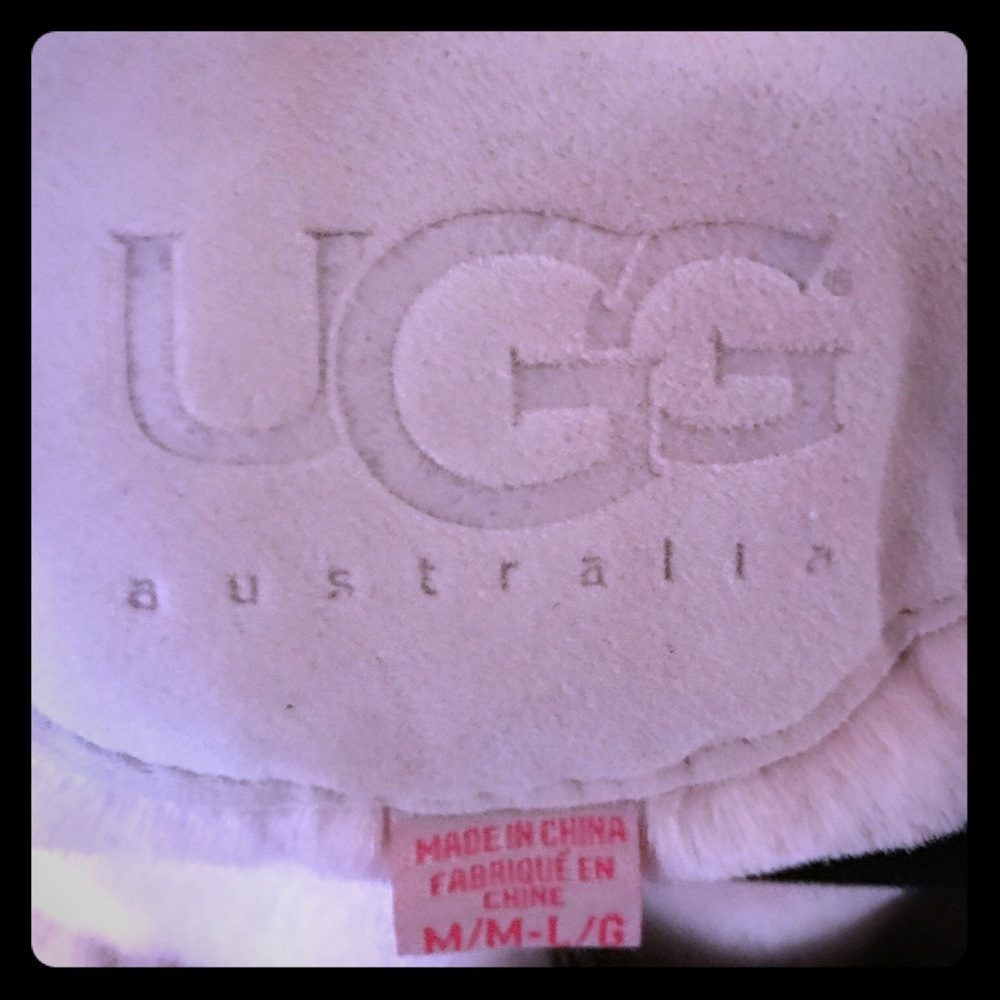 UGG poncho fits M/L and is completely adorable!