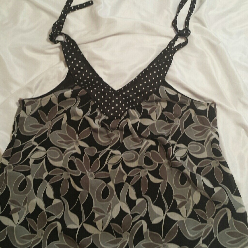 Cute sleeveless top.