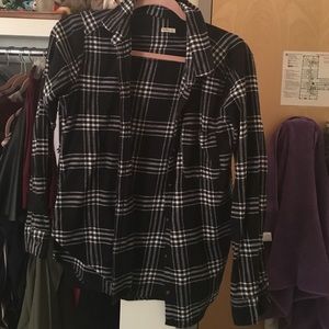 Black and white flannel ‼️DISCOUNTED SHIPPING‼️