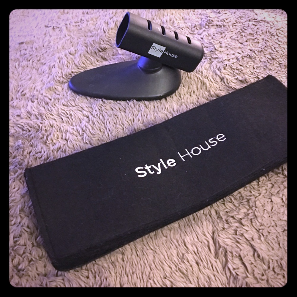 💋Straightner Stand&Cooling Mitt‼️BUNDLE ME