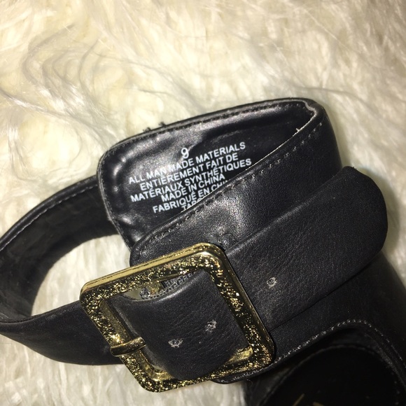 Black Pumps - Picture 3 of 4