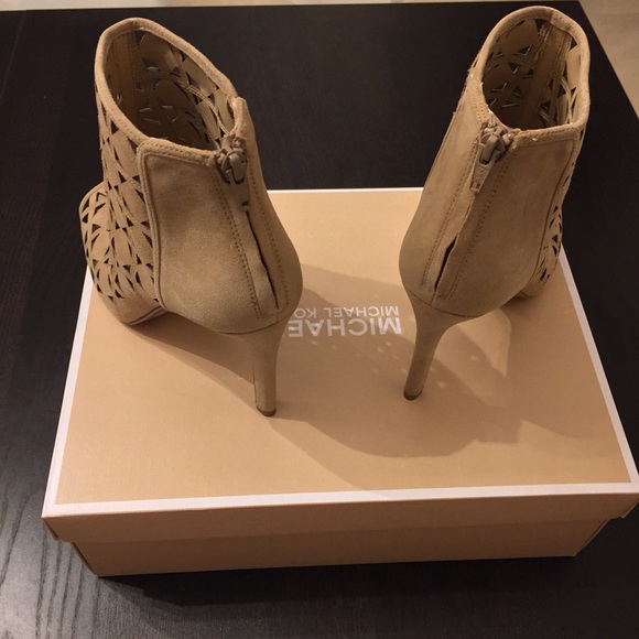 MICHAEL Michael Kors Ivy Bootie Suede - Picture 2 of 3