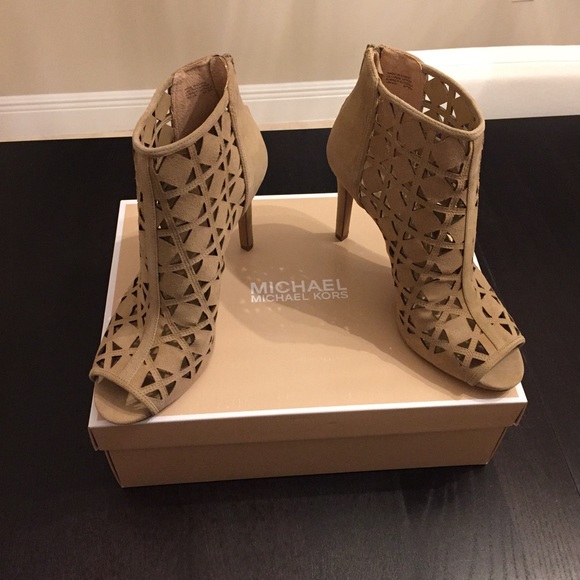 MICHAEL Michael Kors Ivy Bootie Suede - Picture 3 of 3