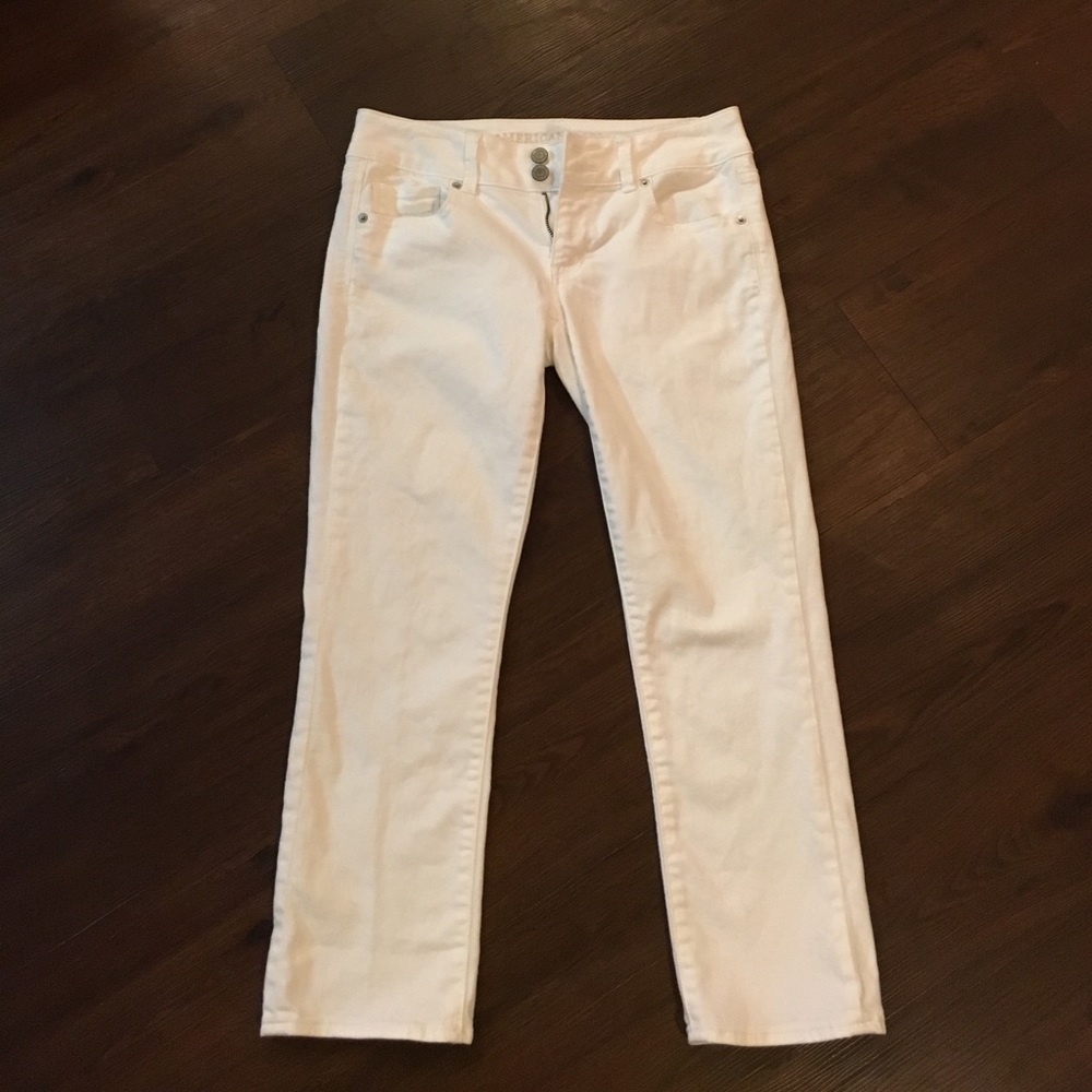White American Eagle denim crop
