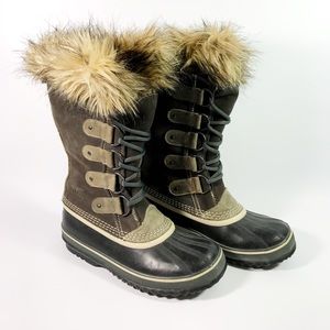 SOREL Joan of Arctic Boots in RARE Hawk Brown