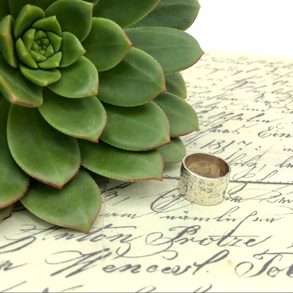 ⛔️SOLD⛔️ 🆕 New Hammered Sterling Silver Ring 🆕 - Picture 2 of 3