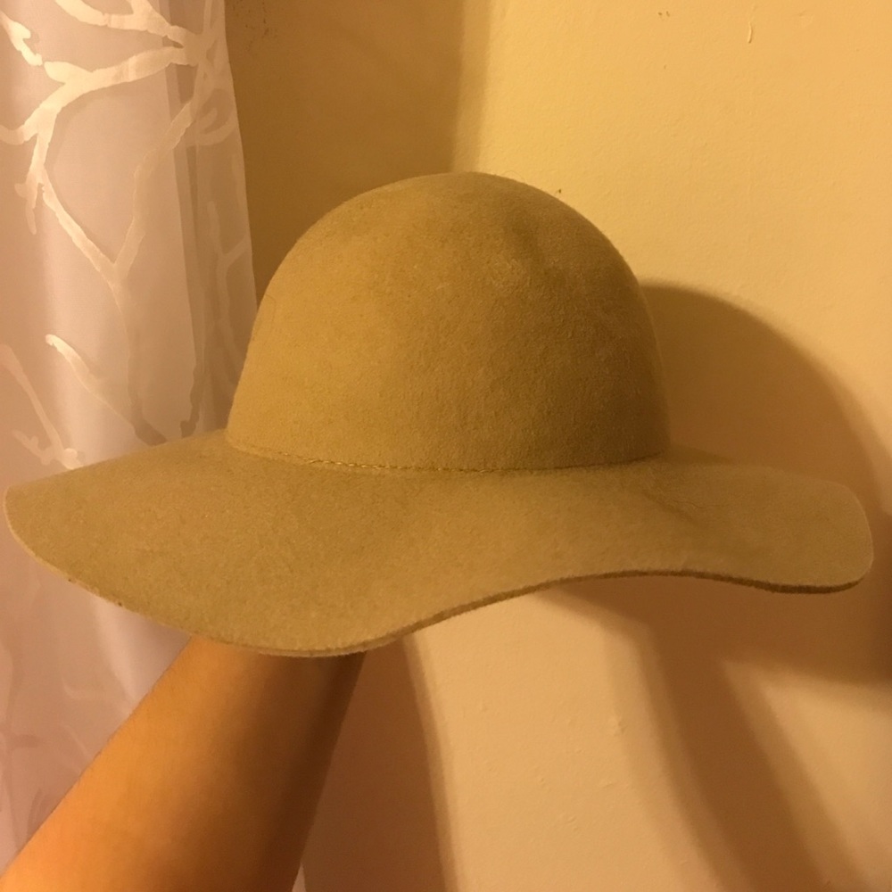 Tan floppy hat